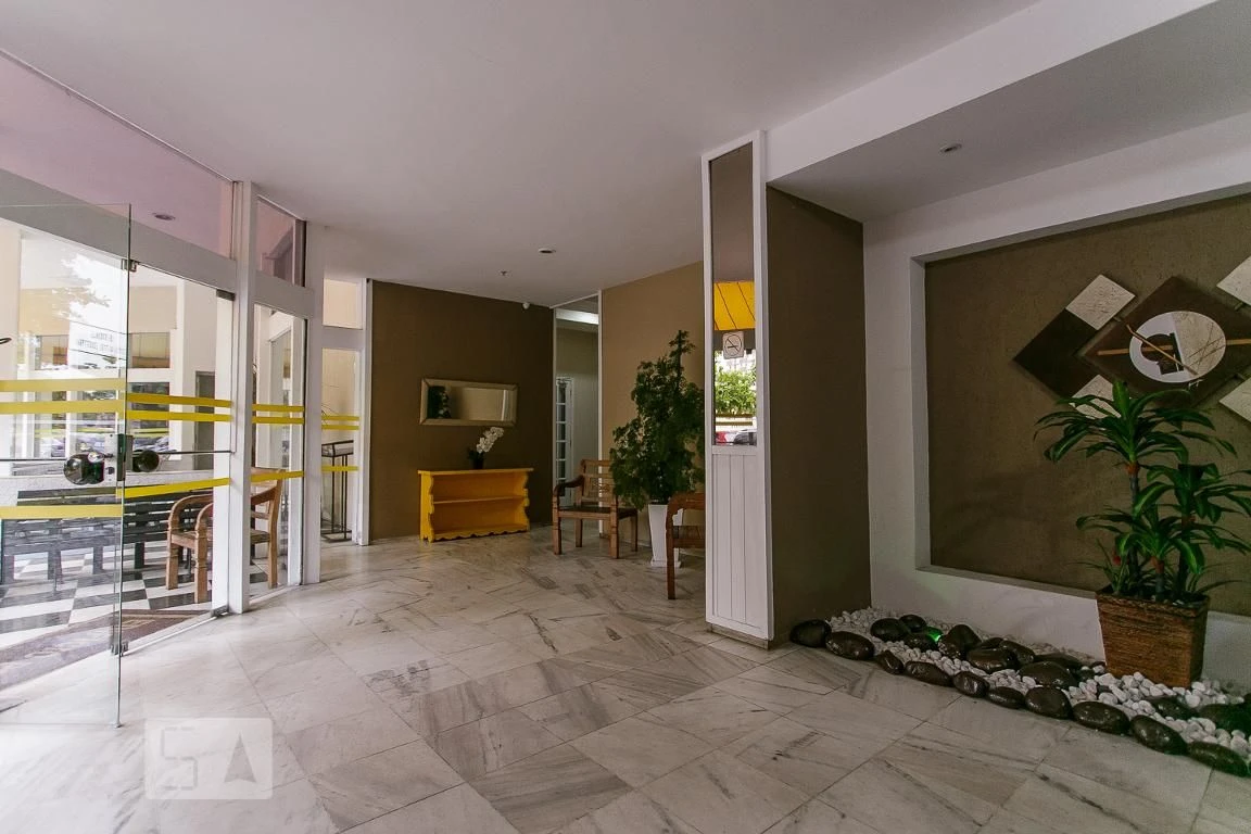 2-bedroom apartment in a building with a gym — photo 17