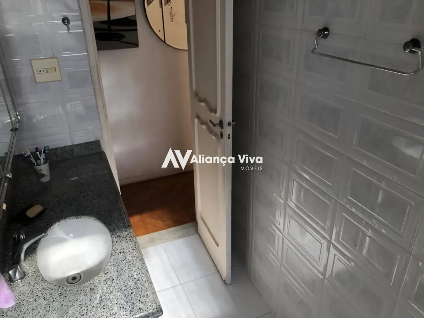 Top-floor apartment with 3 bedrooms and 3 bathrooms — photo 37