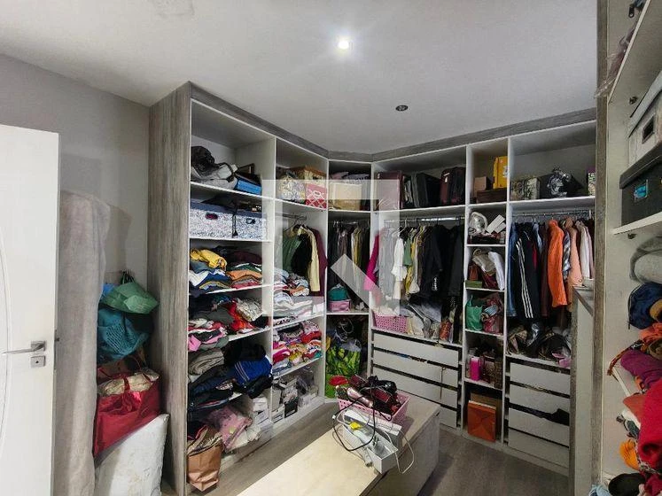 Dishwasher in a 4-bedroom house, 220 m² — photo 33