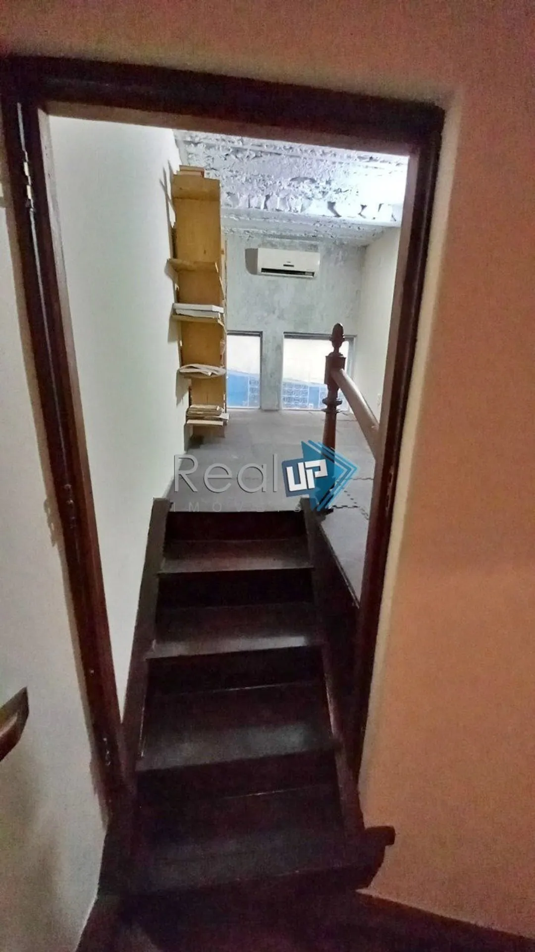 Colonial-style house with 3 bedrooms and a balcony — photo 58