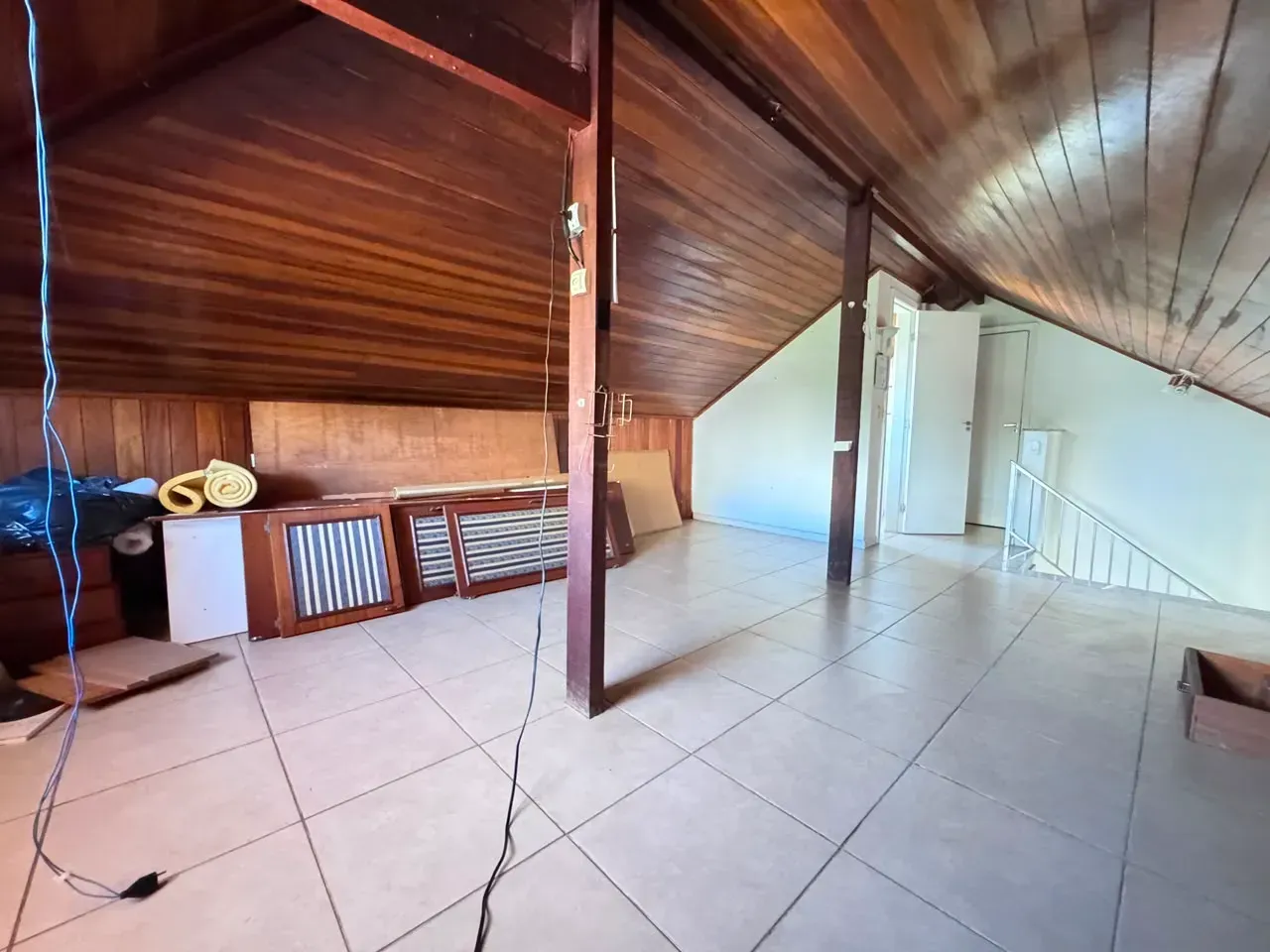 House with 5 bedrooms and 5 bathrooms, city view — photo 16