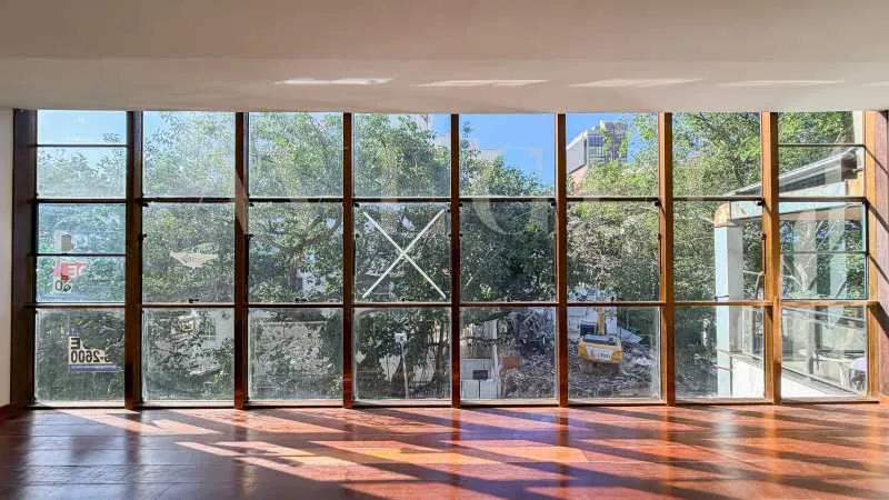 Floor-to-ceiling windows in a 3-bedroom apartment, 170 m² — photo 18