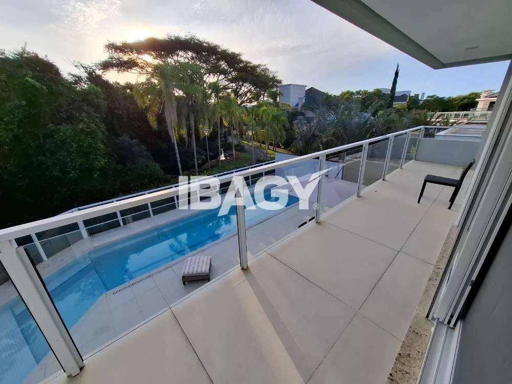Casa com 7 dormitórios e 6 suítes, 7 banheiros — photo 2