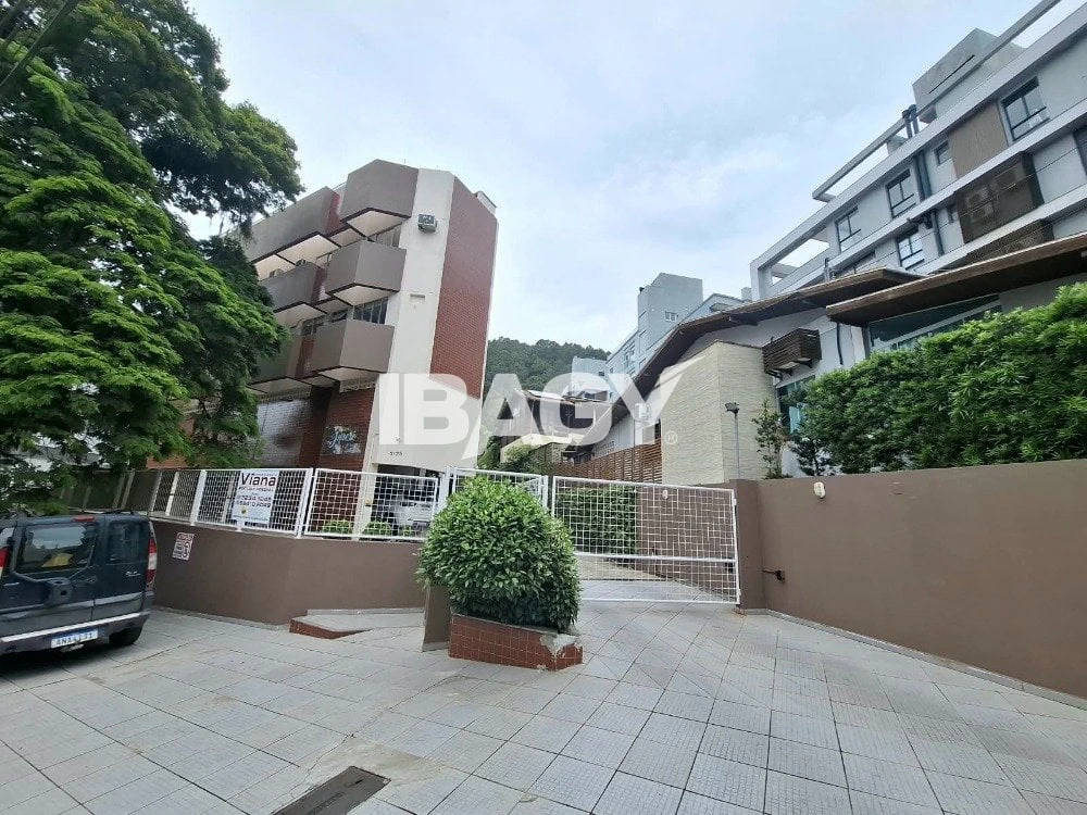 One-bedroom apartment with a water view — photo 21