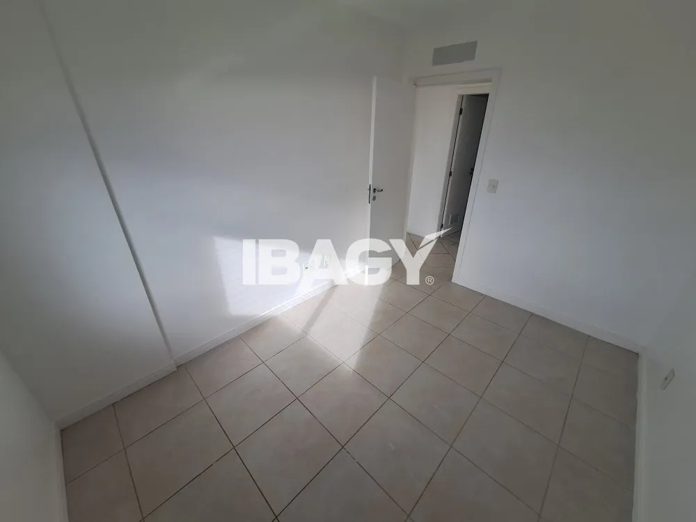 3-bedroom 196 m² apartment with 2 parking spots and balcony — photo 25