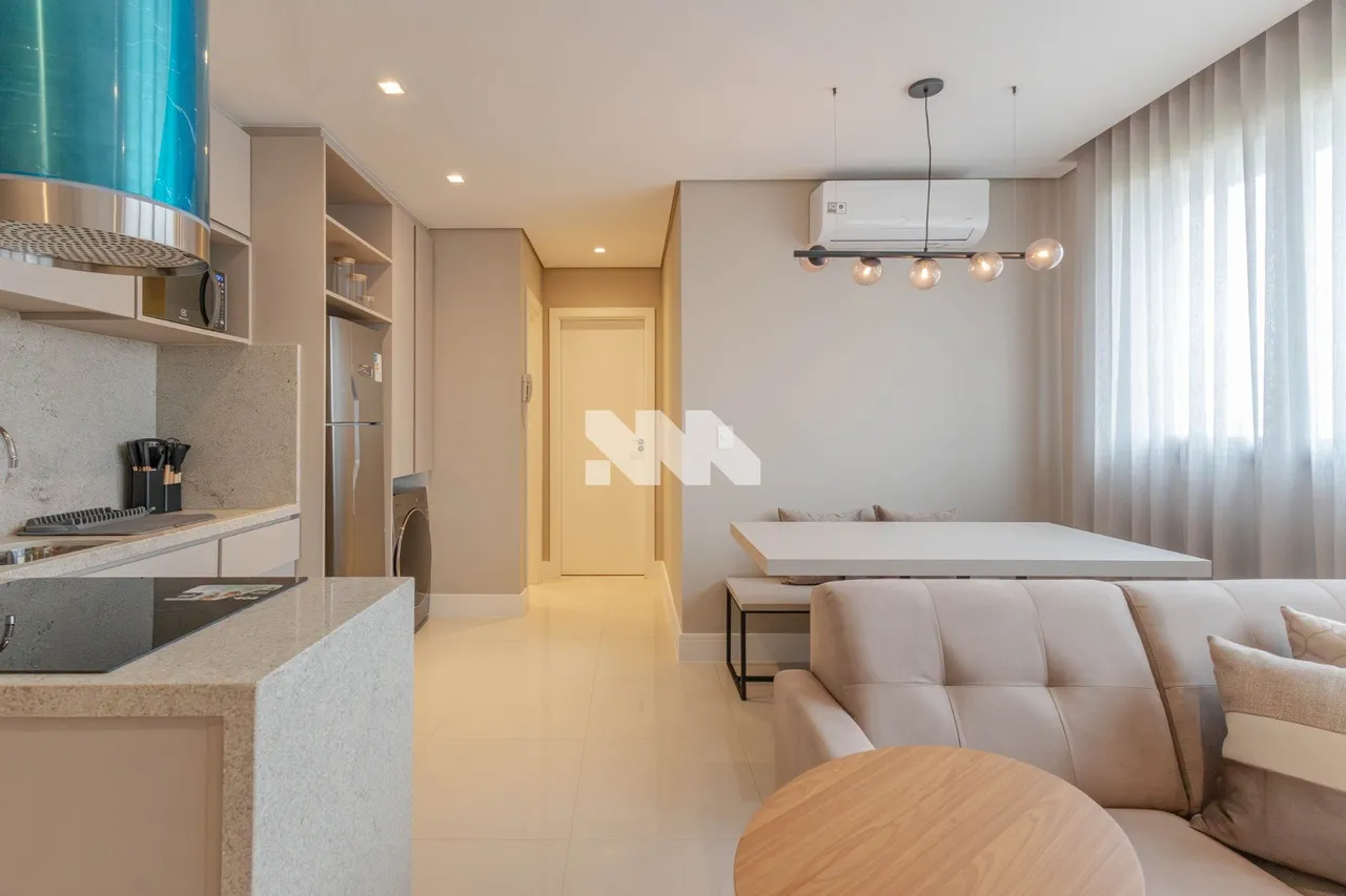 Furnished 1-bedroom apartment with open-plan kitchen — photo 3