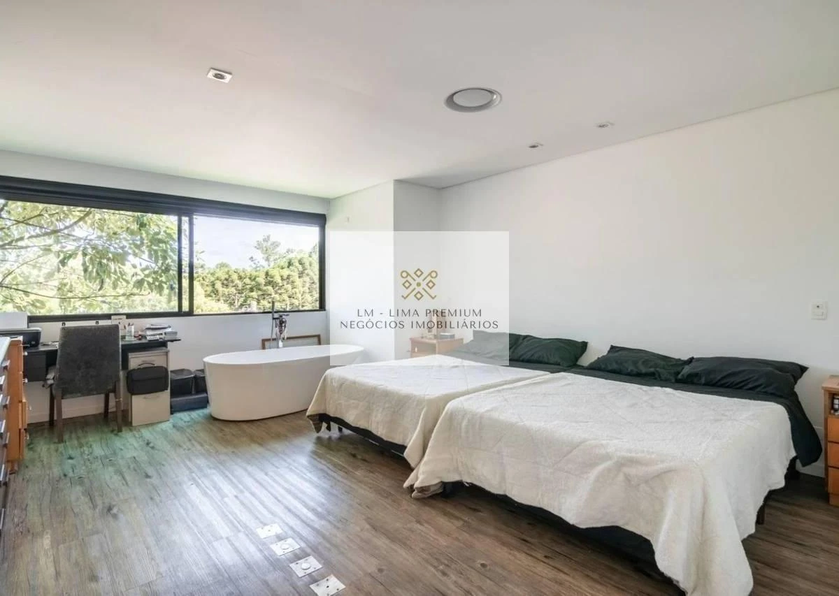 3-bedroom house with 280 m² and an open kitchen with gas stove — photo 3