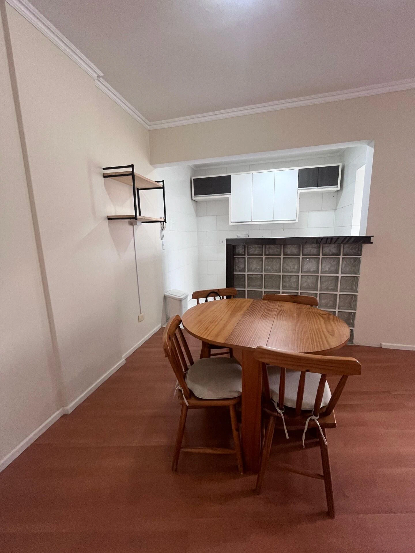 2-bedroom apartment with wood or laminate floors in Curitiba — photo 6