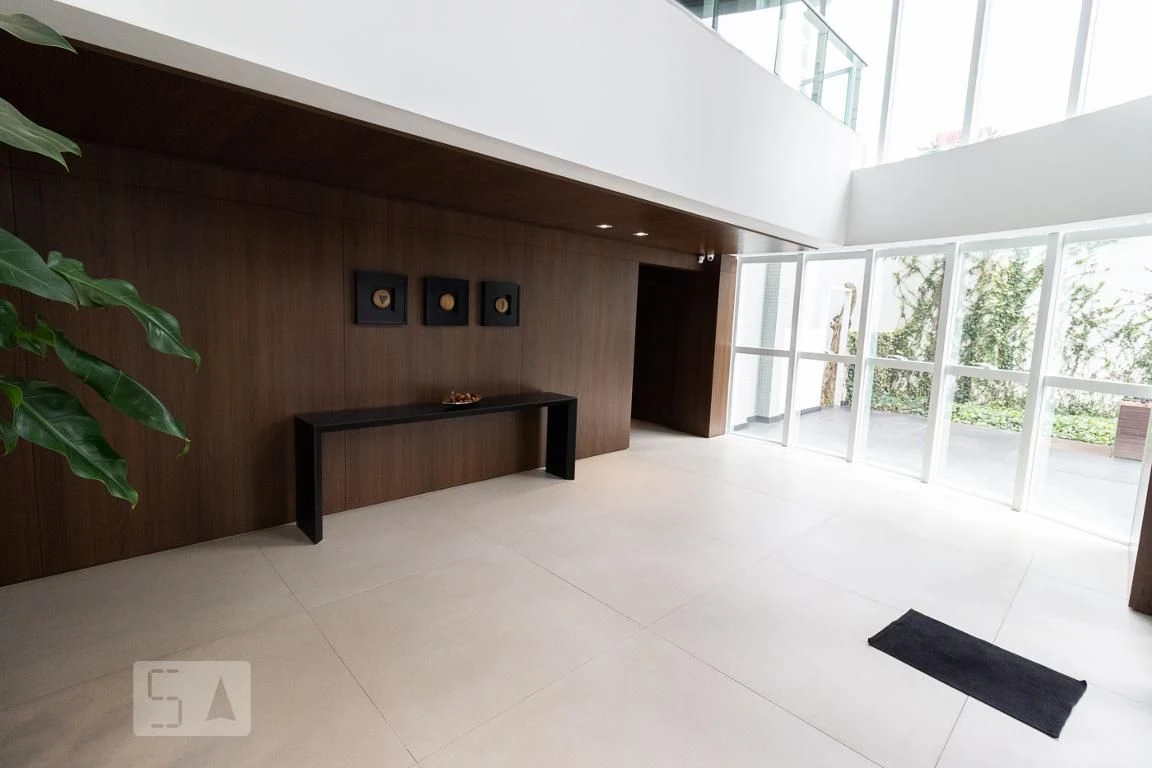 Bathtub in a 4-bedroom apartment, 255 m² — photo 52