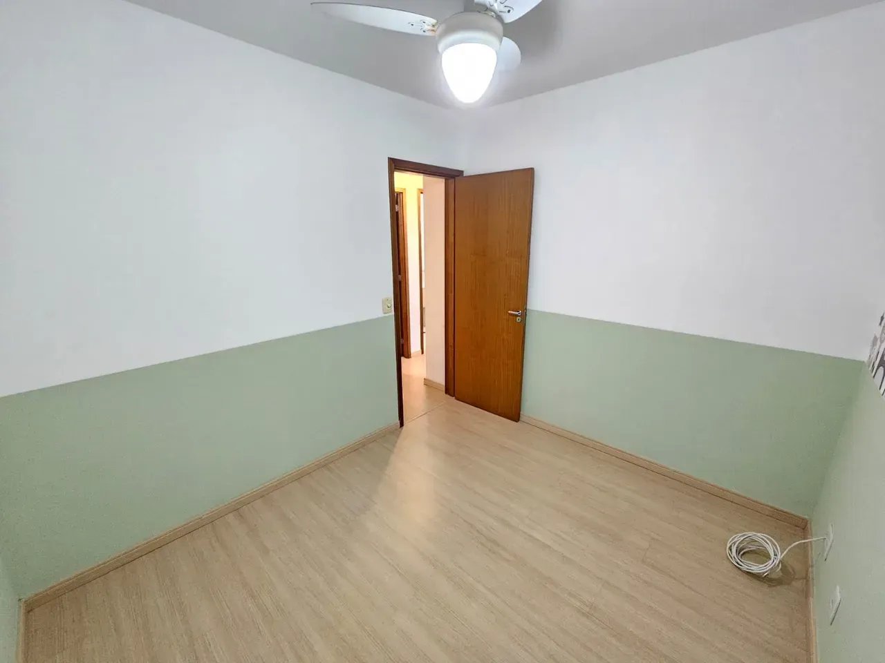 Unfurnished 3-bedroom apartment with separate kitchen — photo 15