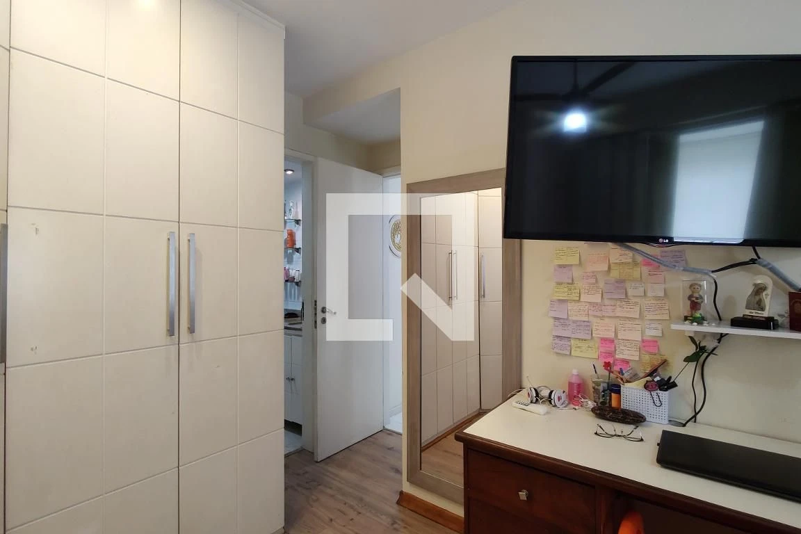 Glass-enclosed balcony in a 3-bedroom apartment, 155 m² — photo 45