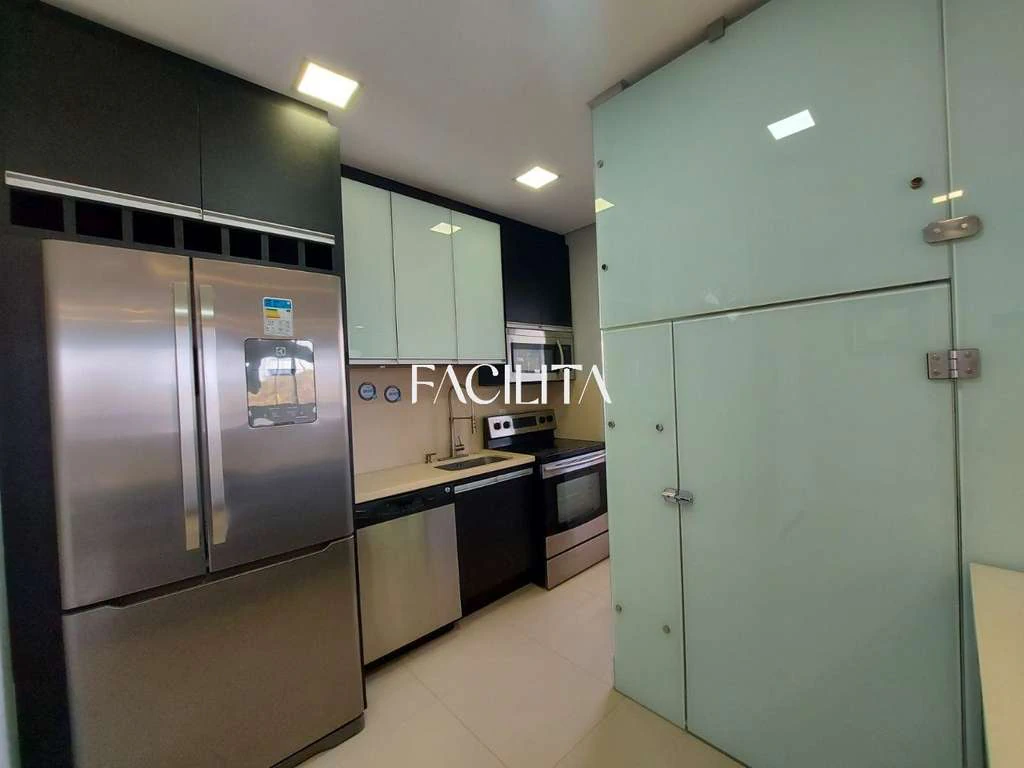 245 m² apartment with 4 bedrooms and 3 bathrooms — photo 5
