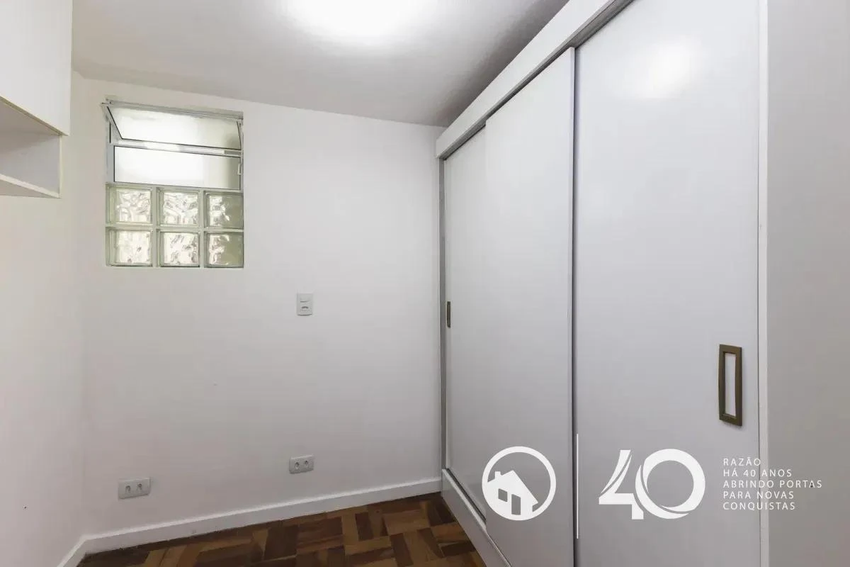 2-bedroom apartment with wood or laminate floors in Curitiba — photo 7
