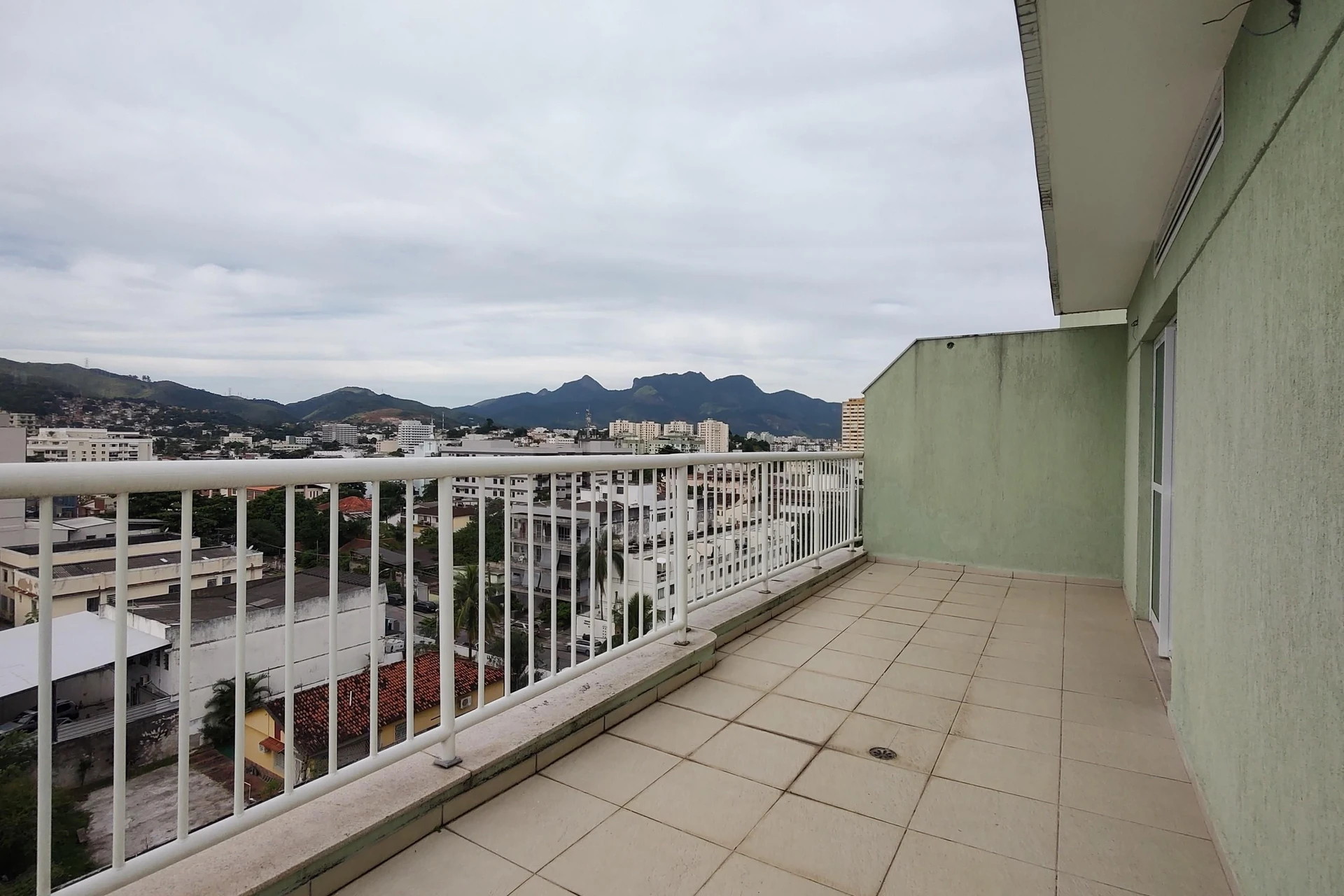 Apartment with 2 bedrooms, balcony and 1 parking space — photo 52