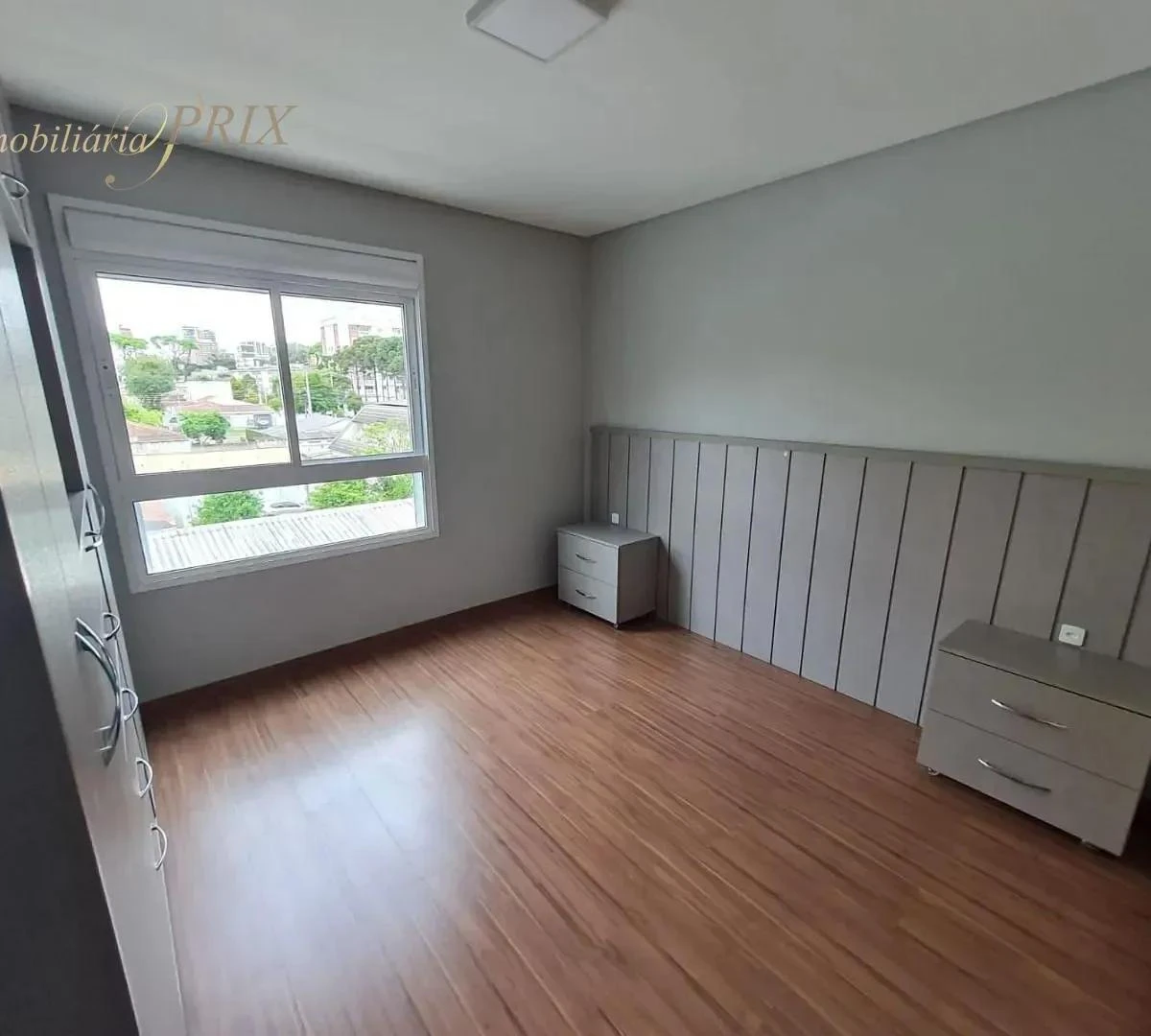 Glass-enclosed balcony in a 2-bedroom apartment, 76 m² — photo 10