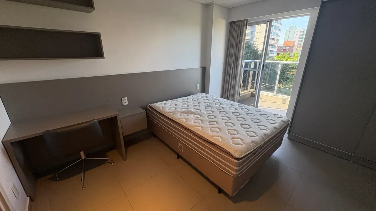 One-bedroom apartment with a water view — photo 2