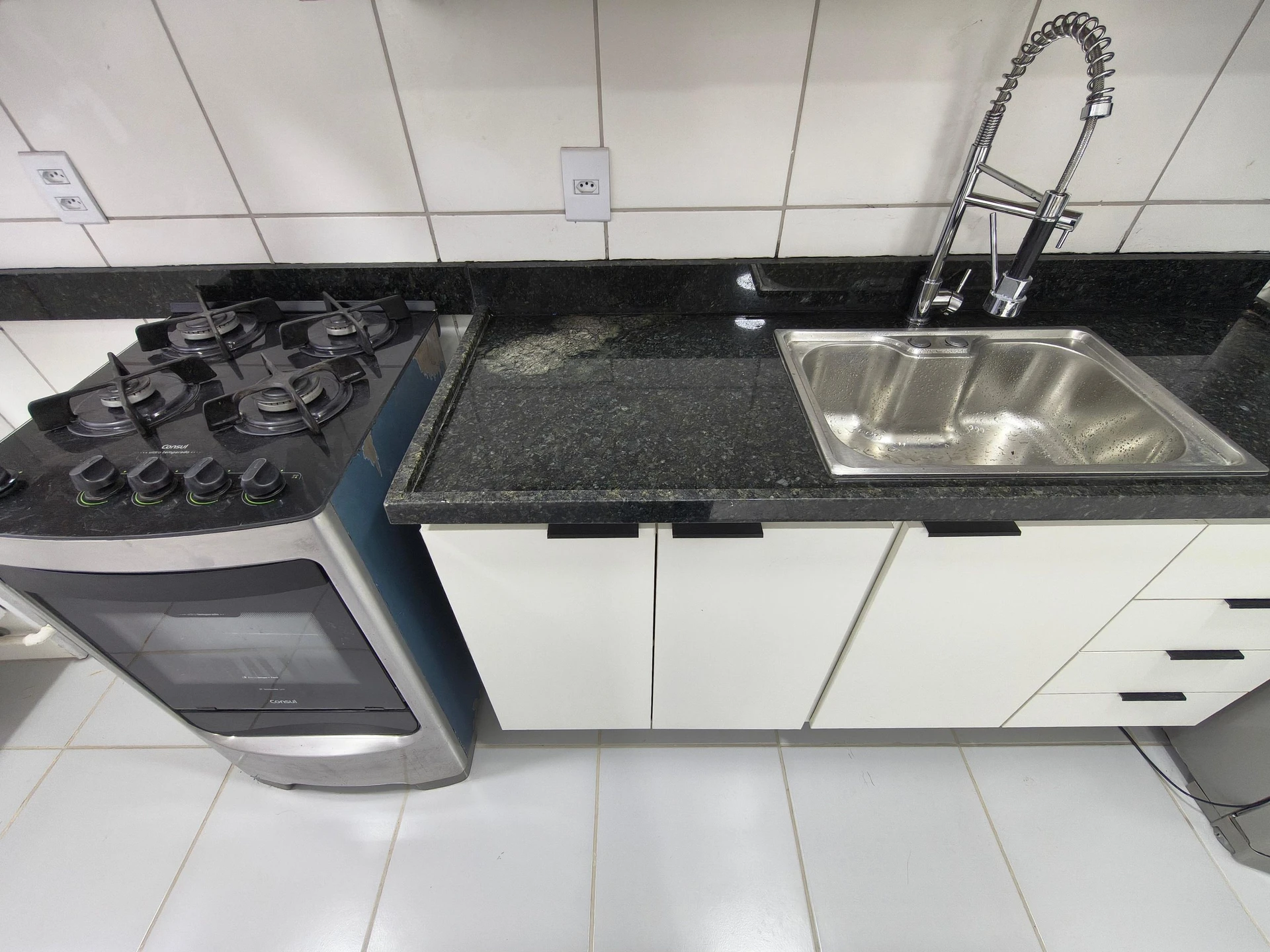 Apartamento mobiliado com 2 quartos, 1 banheiro e varanda — photo 35
