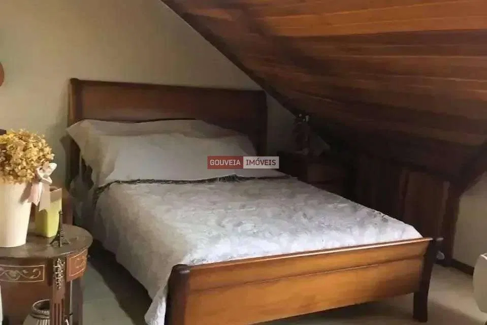 Triplex townhouse with 4 bedrooms, 1 en-suite, 5 parking — photo 9