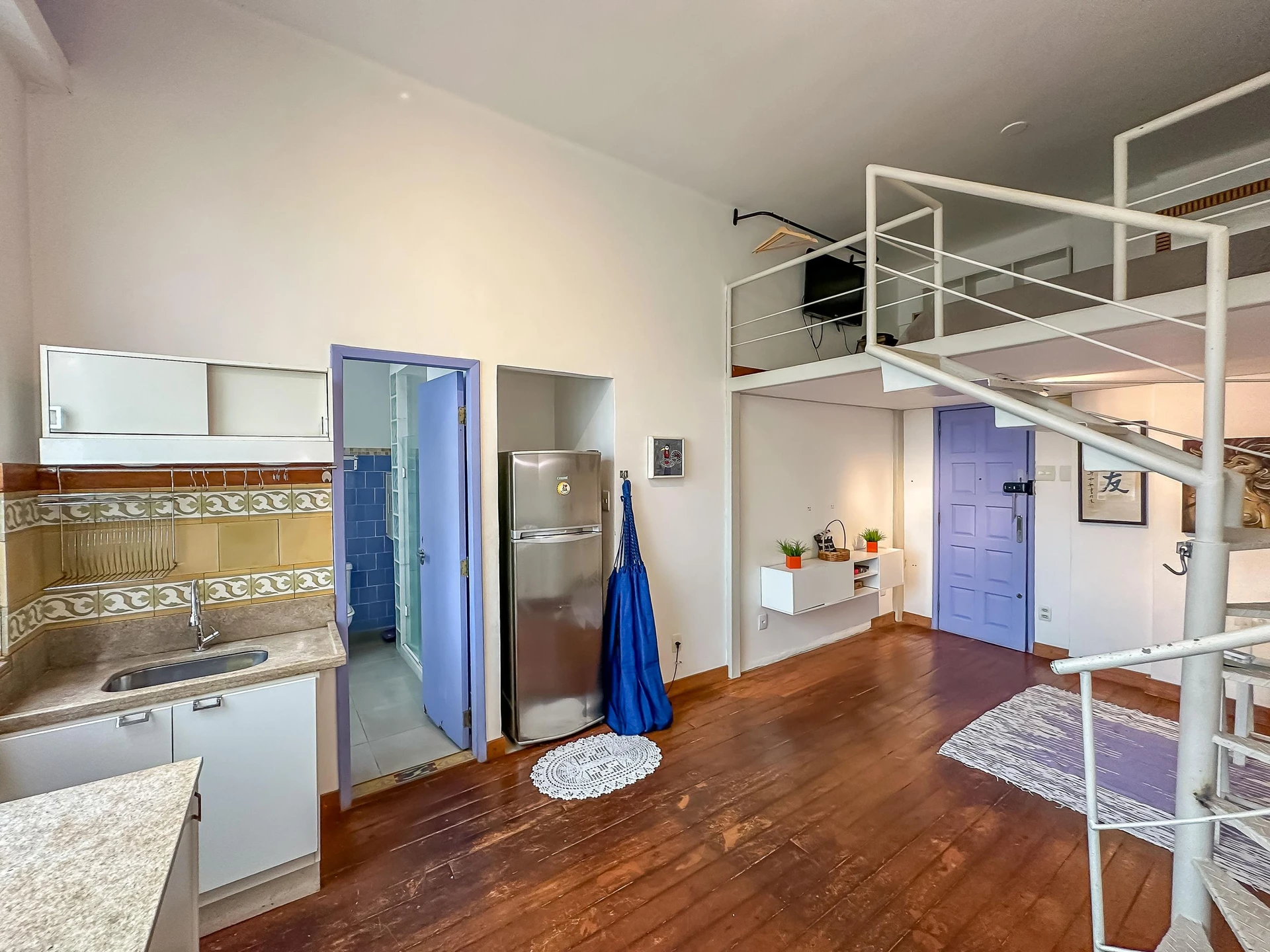 Furnished studio, 30 m², with floor-to-ceiling windows — photo 8