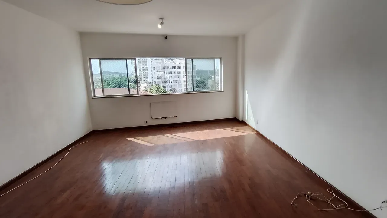 Apartamento no 4º andar com piso de madeira ou laminado — photo 2