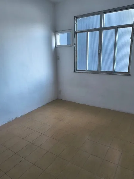 Unfurnished apartment with 2 bedrooms and 1 bathroom