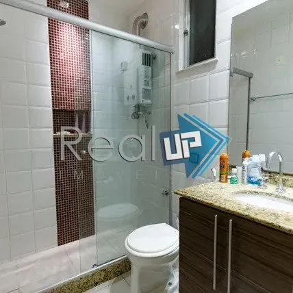 One-bedroom apartment with a washing machine — photo 18