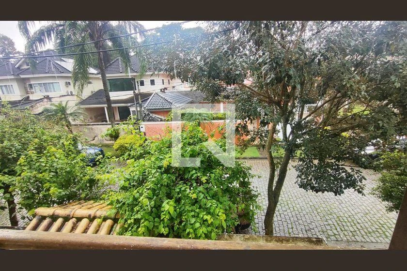 House with 3 bedrooms, 4 bathrooms and 360 m² — photo 49