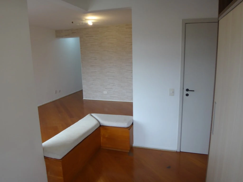 2-bedroom apartment with a walk-in closet — photo 11
