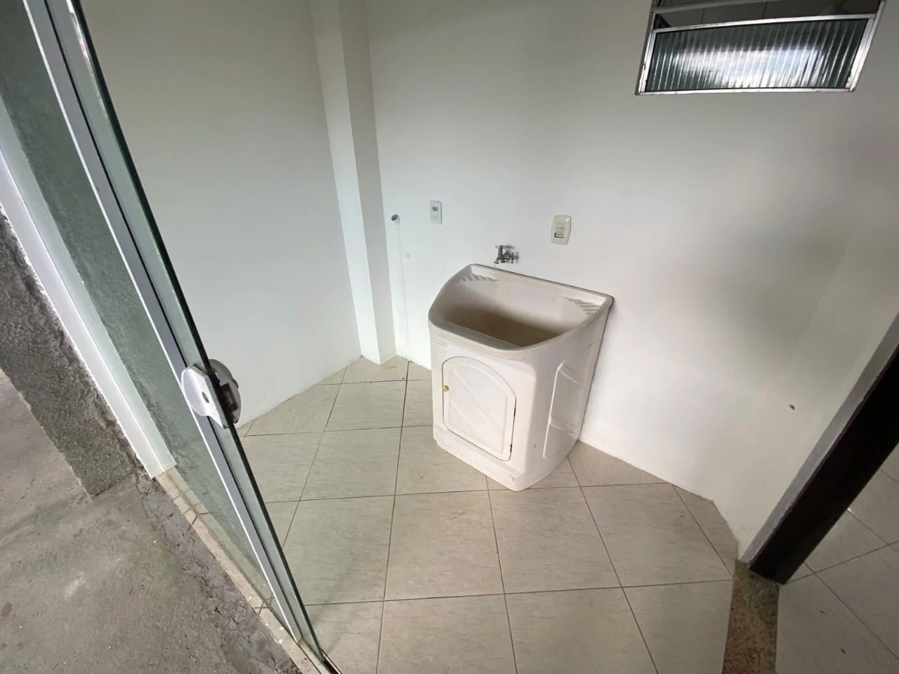House with 2 bedrooms and a separate closed kitchen — photo 12