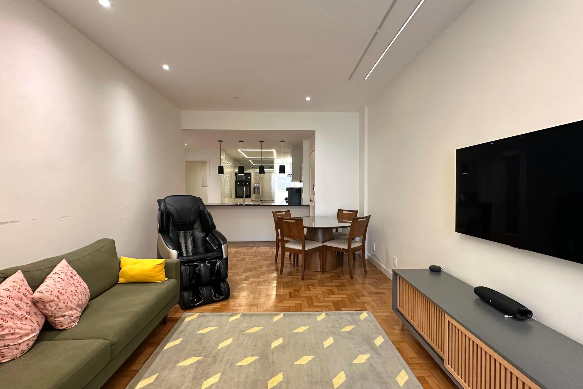 Washing machine in a 3-bedroom apartment, 110 m² — photo 16