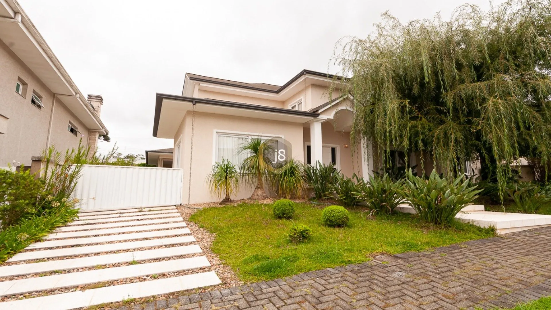 Casa com 5 suítes, 7 banheiros e 375 m² com varanda — photo 23