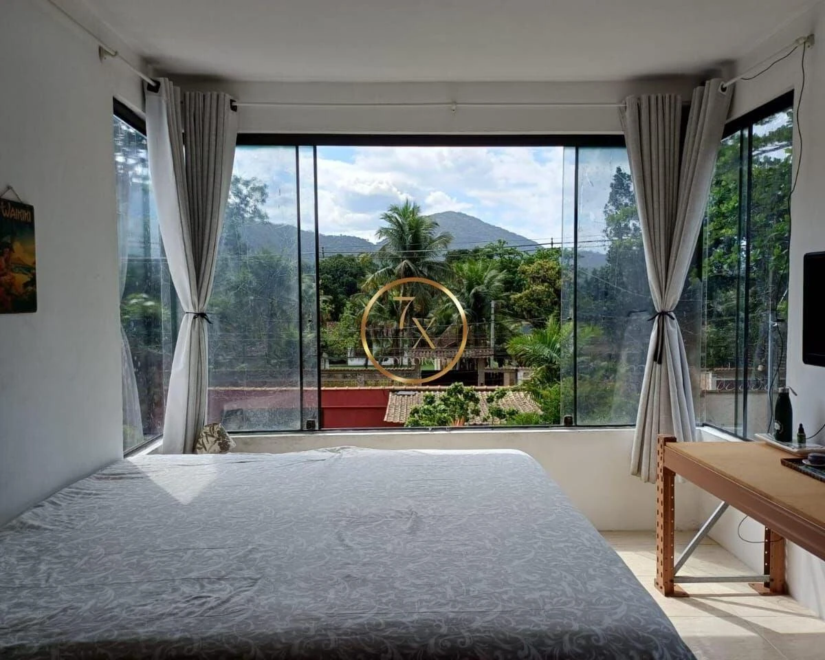 Casa mobiliada com 2 quartos e cozinha integrada