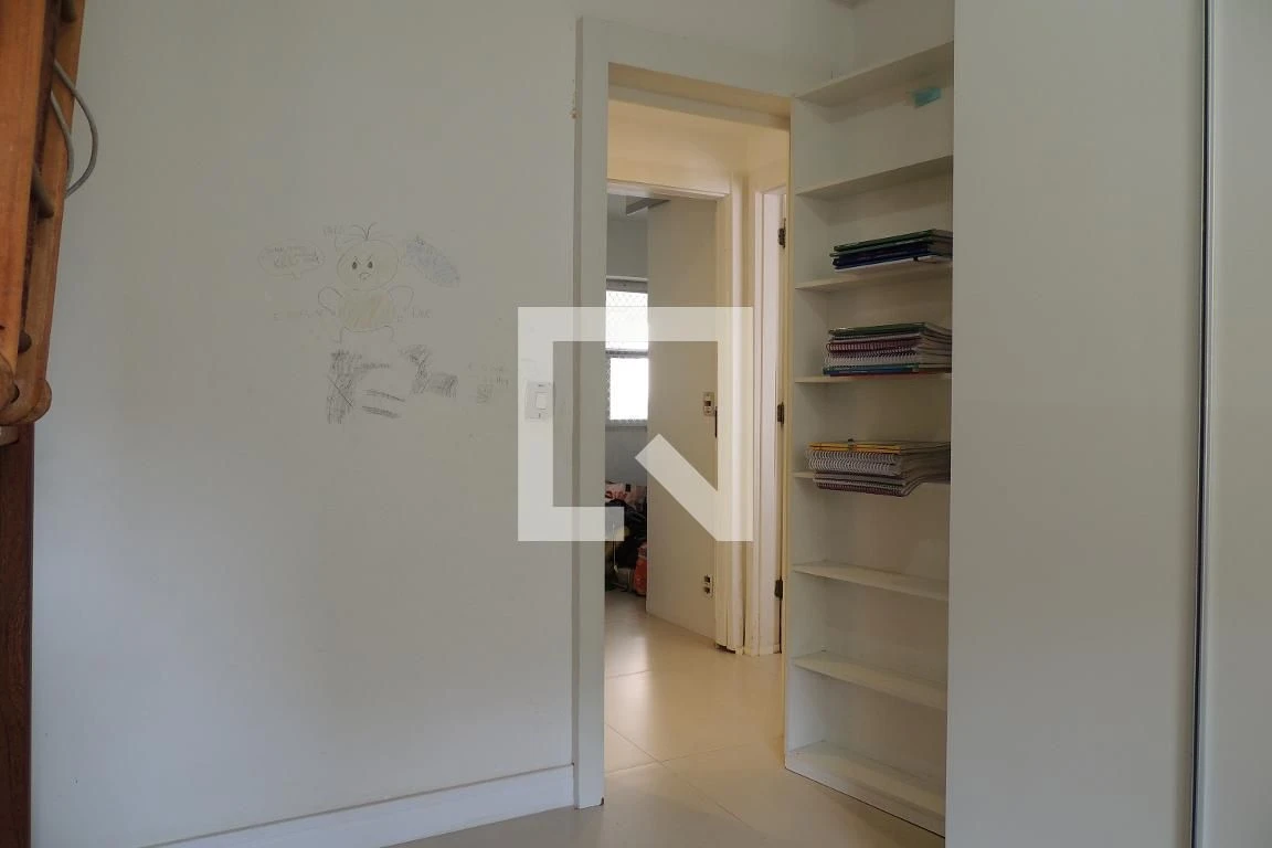 Furnished 3-bedroom apartment with 3 bathrooms and balcony — photo 56