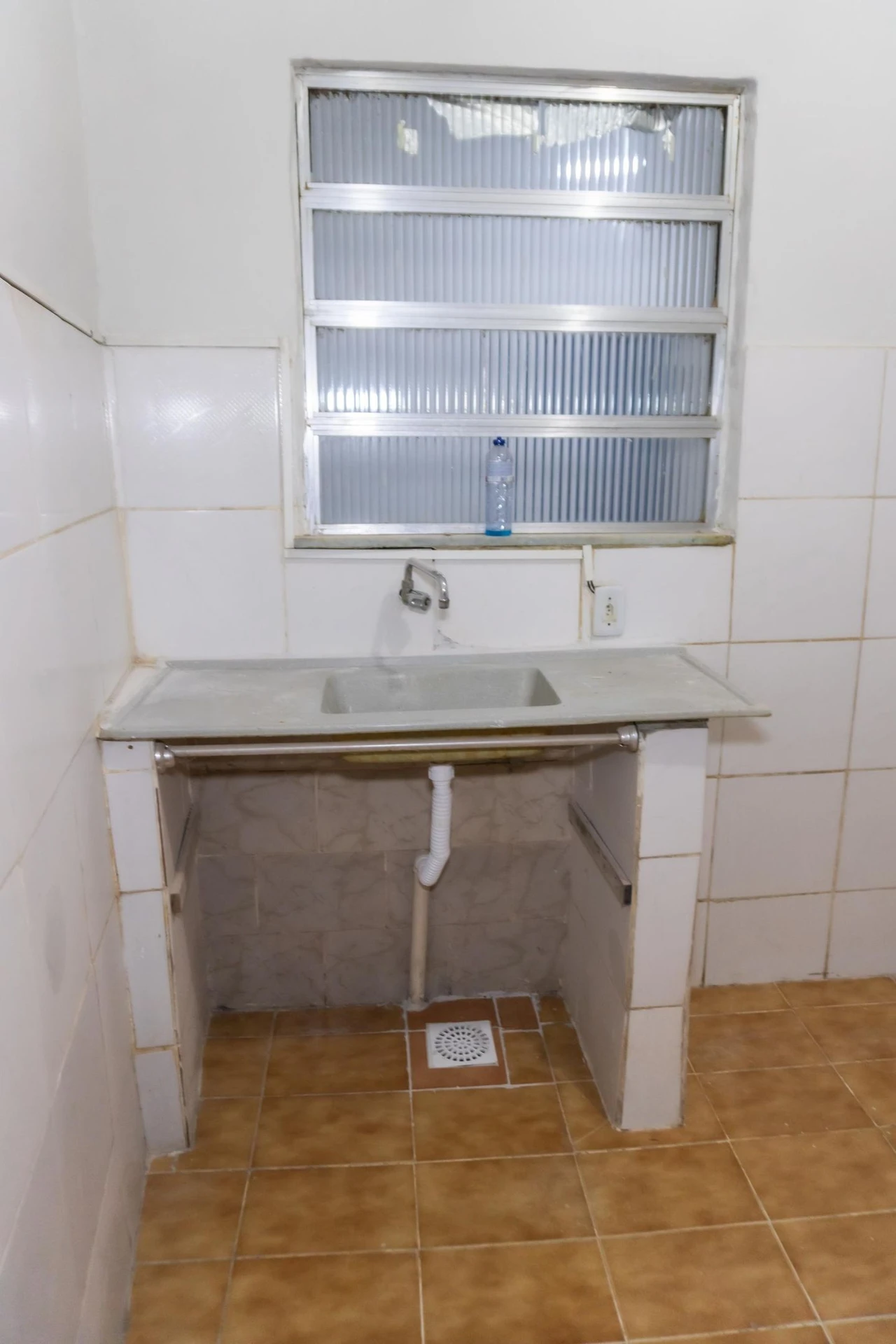 House with 1 bedroom and a separate kitchen — photo 30