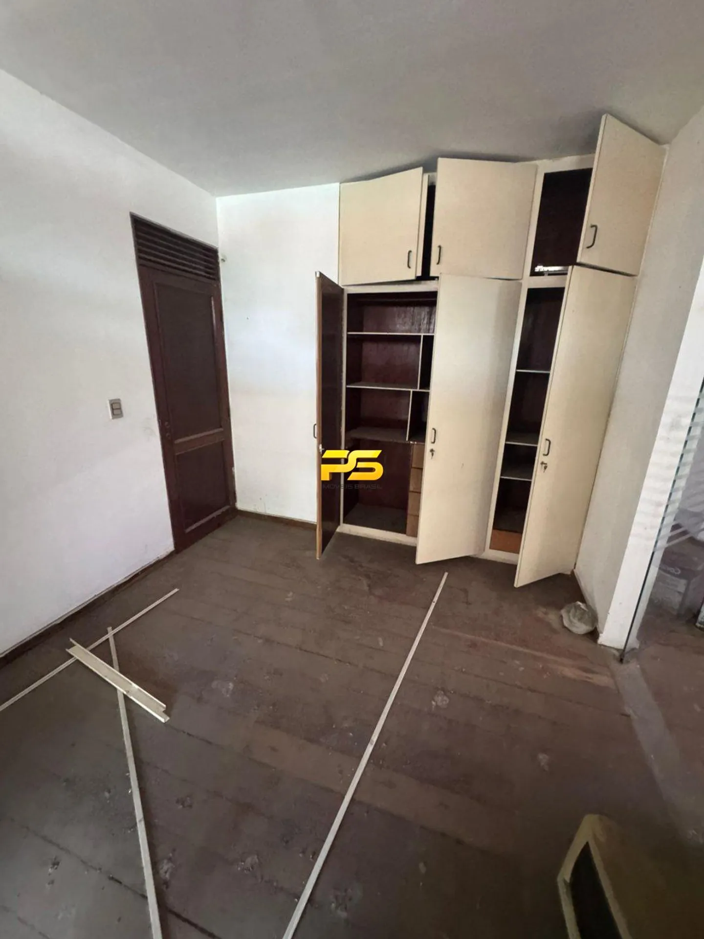 680 m² house with 9 bedrooms and separate kitchen — photo 14
