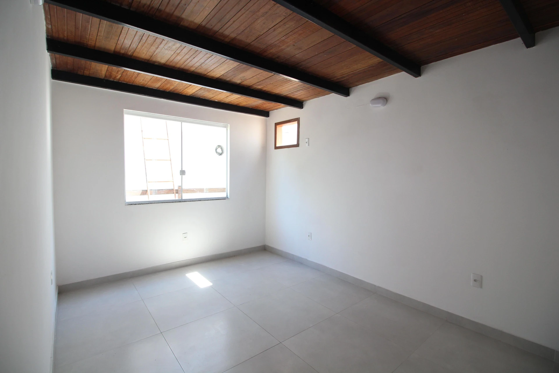 House with 4 bedrooms, 2 bathrooms and private garden — photo 23