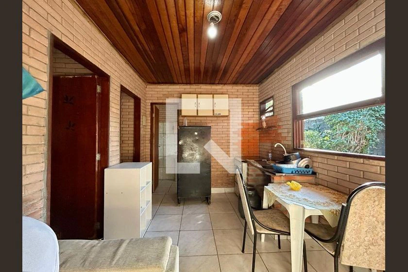 Furnished 2-bedroom apartment with balcony and private garden