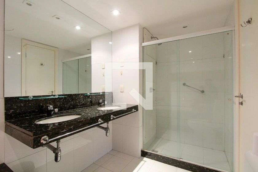 Furnished 120 m² apartment with 2 en-suite bedrooms — photo 12