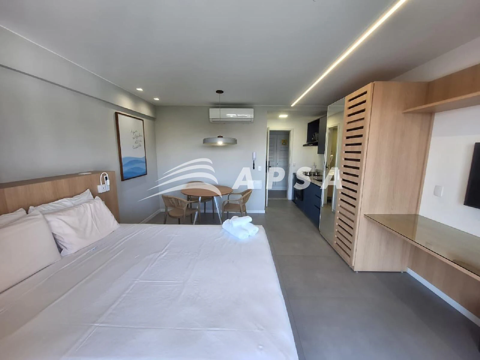 One-bedroom apartment in a building with a coworking space — photo 5