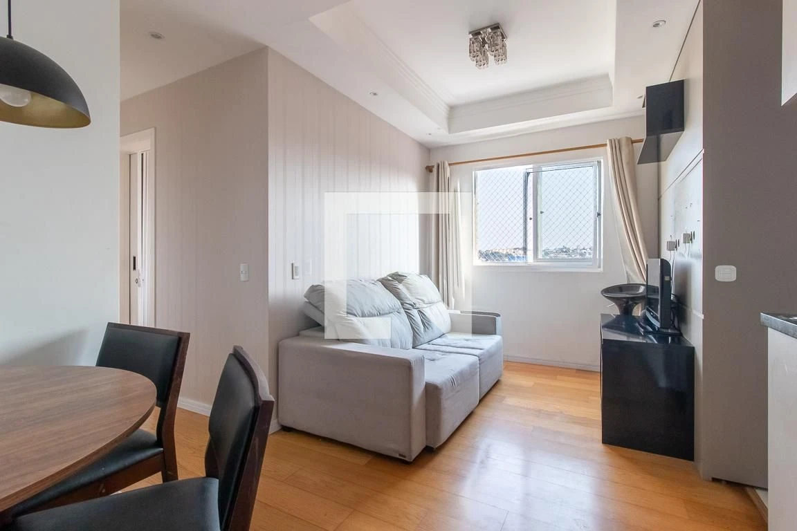 Balcony with a grill in a 2-bedroom apartment, 48 m²