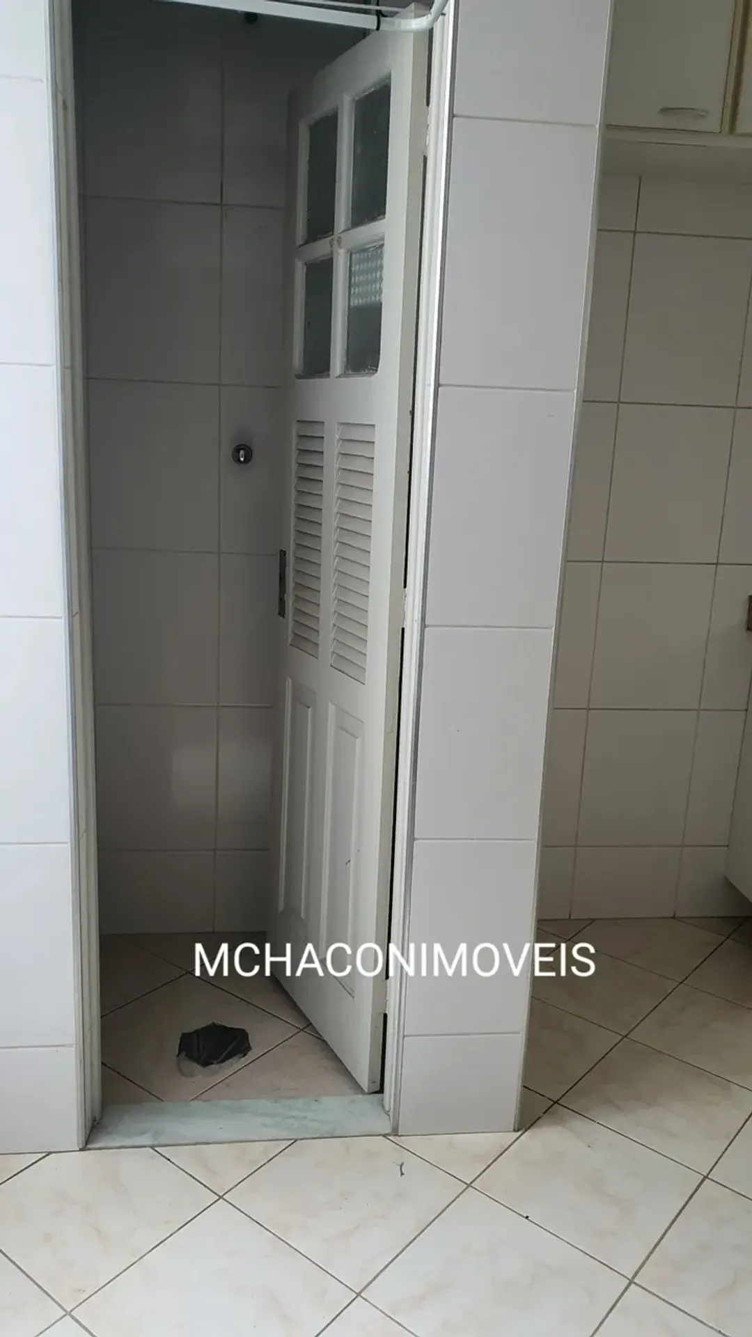 Apartment on the 4th floor with wood or laminate floors — photo 6