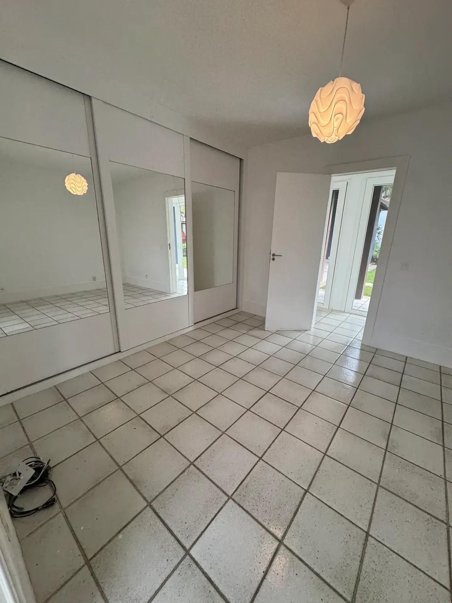 Linear house with 5 bedrooms and 5 bathrooms, separate kitchen — photo 30
