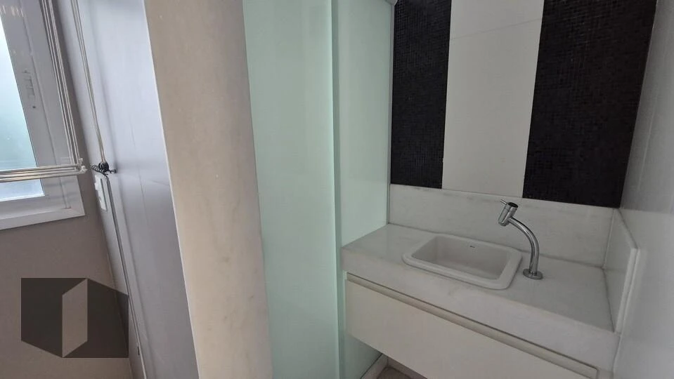 Apartamento de 2 quartos com varanda envidraçada — photo 21