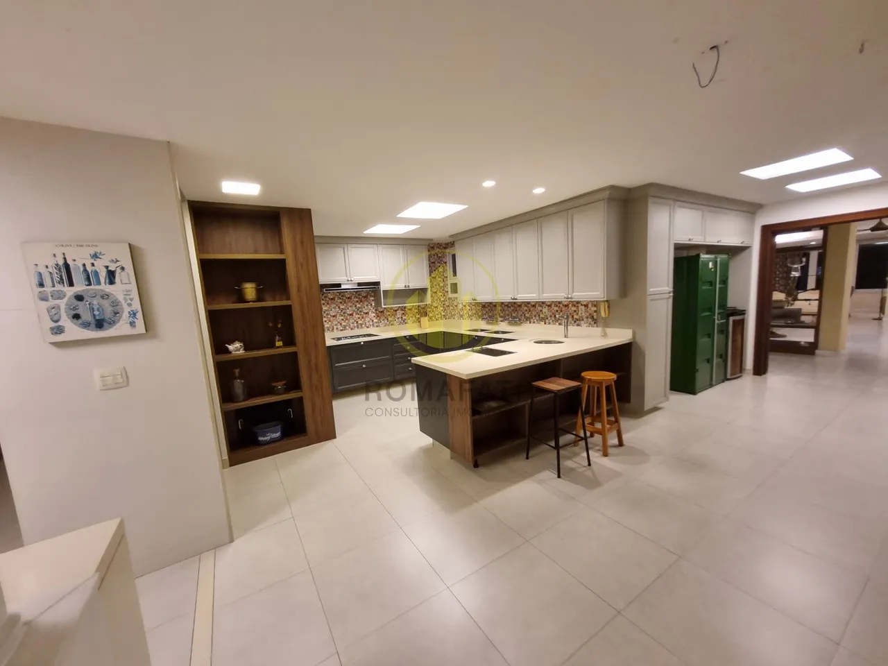 300 m² apartment with 3 bedrooms and an open-plan kitchen — photo 4