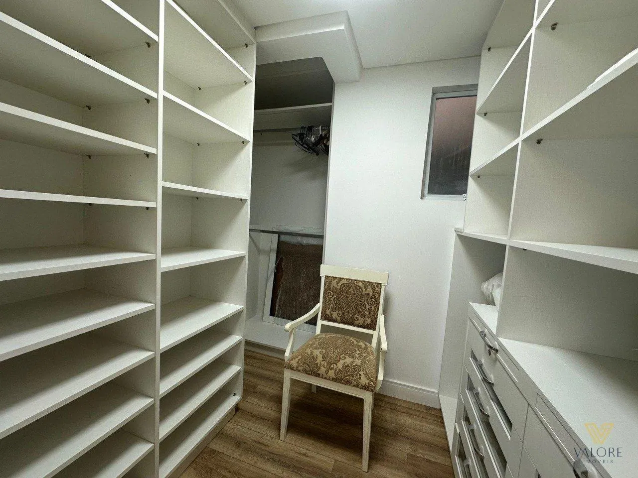 Walk-in closet in a 3-bedroom apartment, 227 m² — photo 30