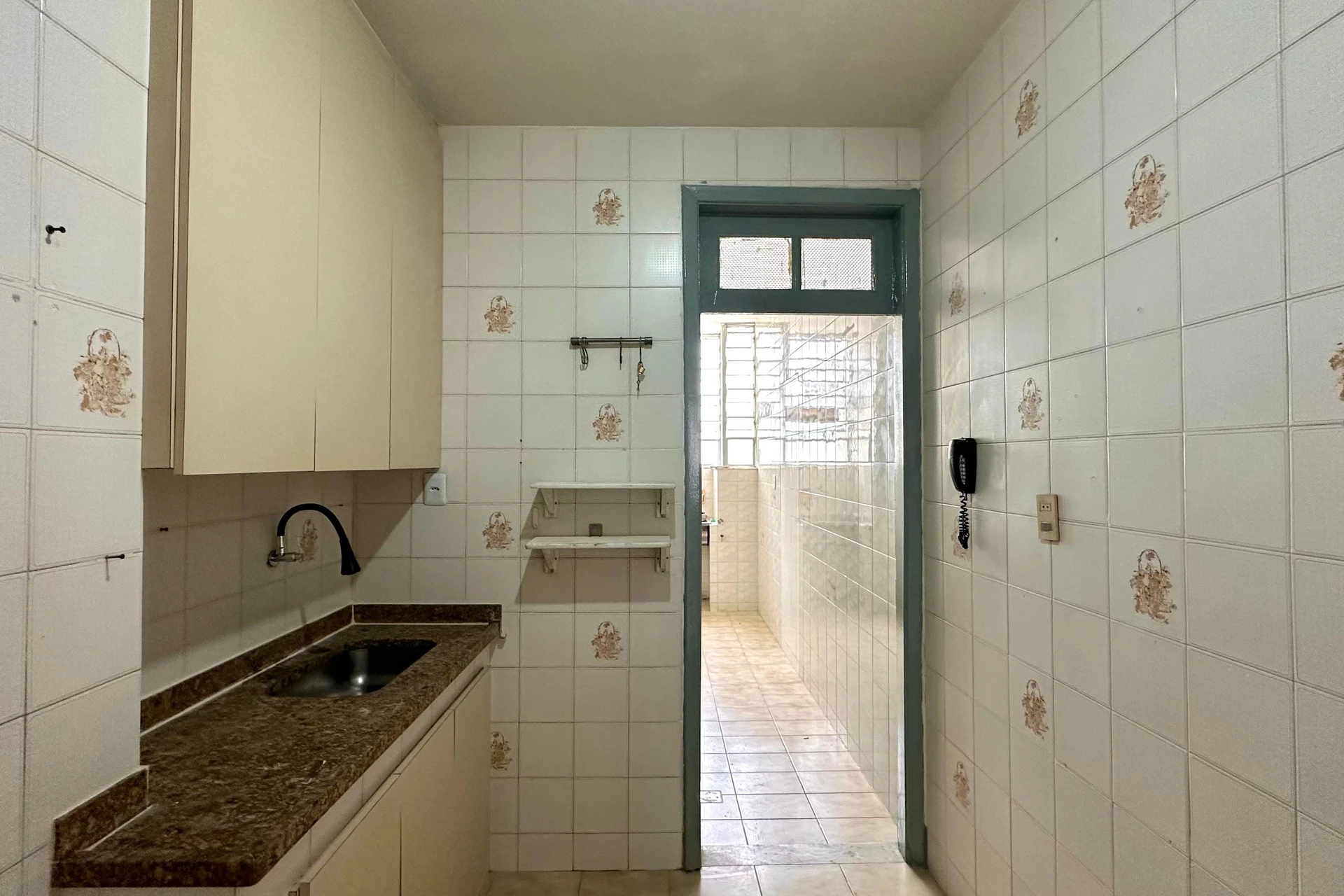 Квартира з 2 спальнями та 1 ванною і 1 паркомісцем — photo 3