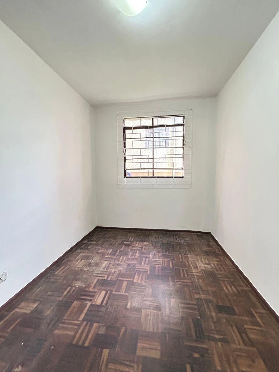 Apartamento de 3 quartos com piso de madeira ou laminado — photo 7