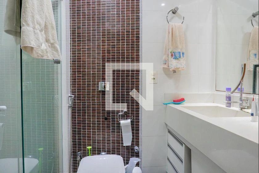 Furnished apartment with 4 bedrooms and 200 m² — photo 12