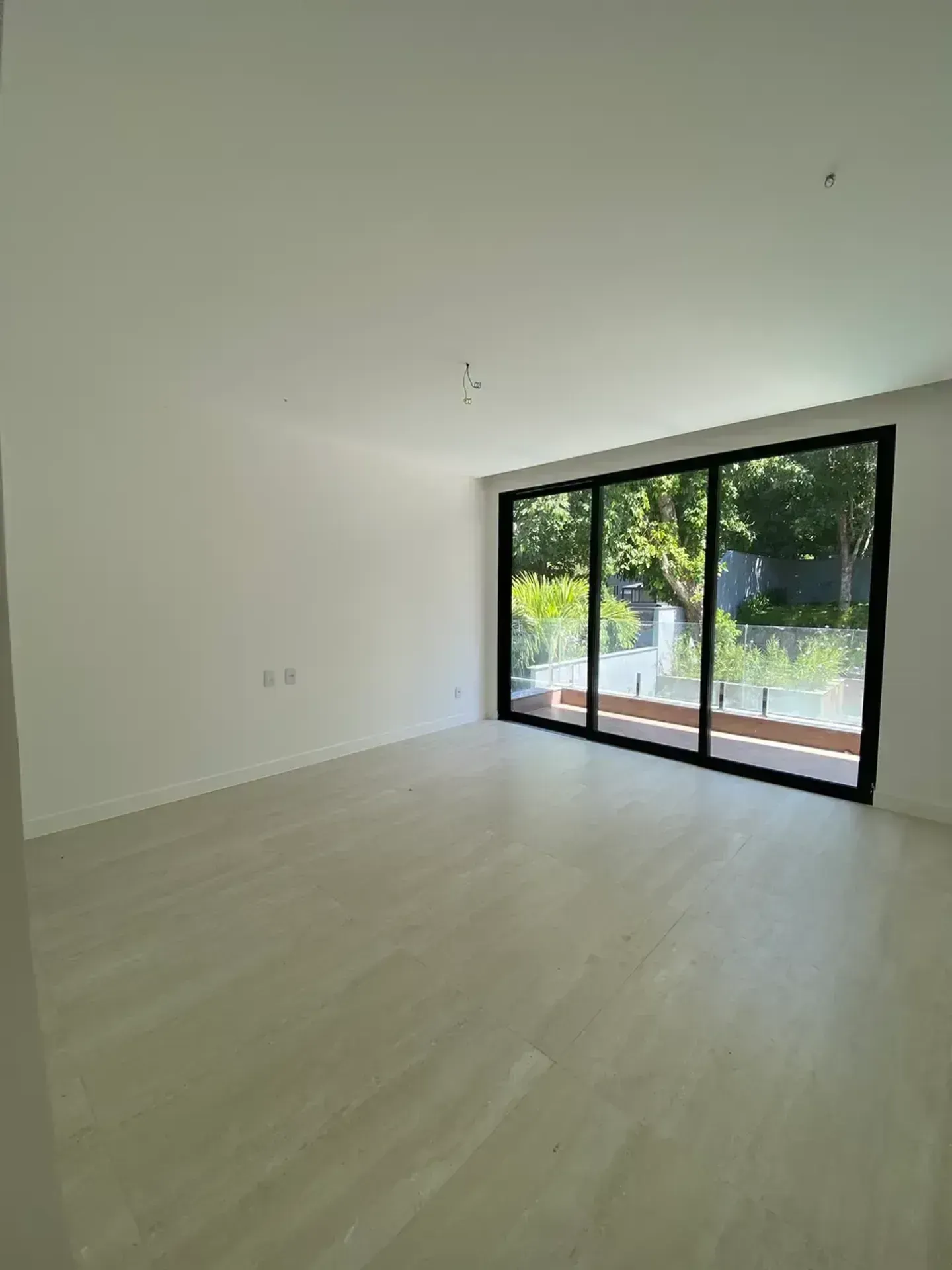 Unfurnished house with 5 bedrooms and 5 bathrooms — photo 10