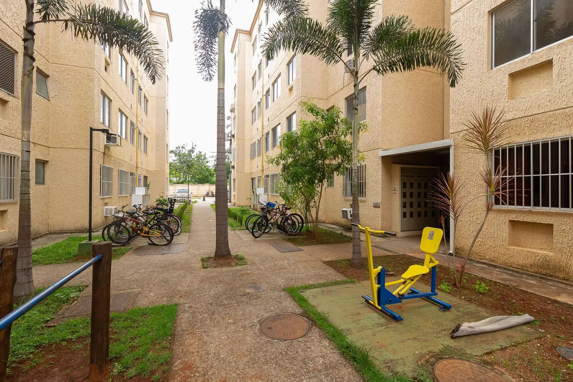 Furnished 2-bedroom apartment with 1 bathroom and parking — photo 44
